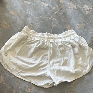 Lululemon hotty toddy White Shorts with zipper and hidden pocket